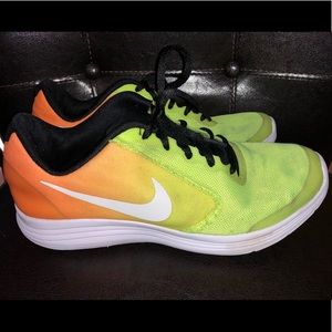 BOYS NIKE REVOLUTION 3 RUNNING SHOES 7Y